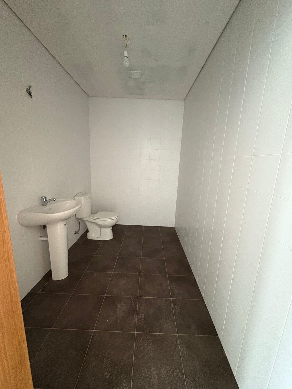 Loja convertida em habitação, antes da obra (3)
